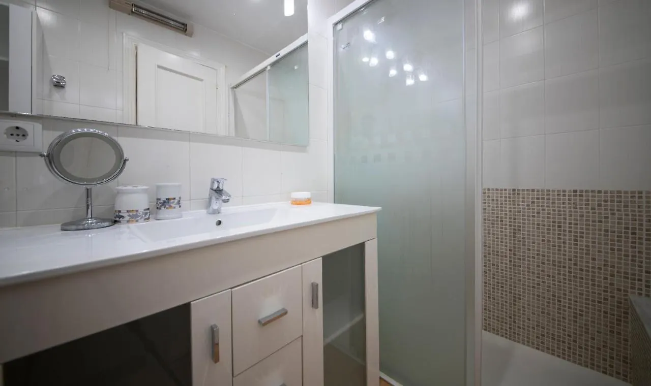 Tarracohomes, Th156 Casa Roser Familiar Y Con Piscina Compartida Tarragona 0*,  Španělsko