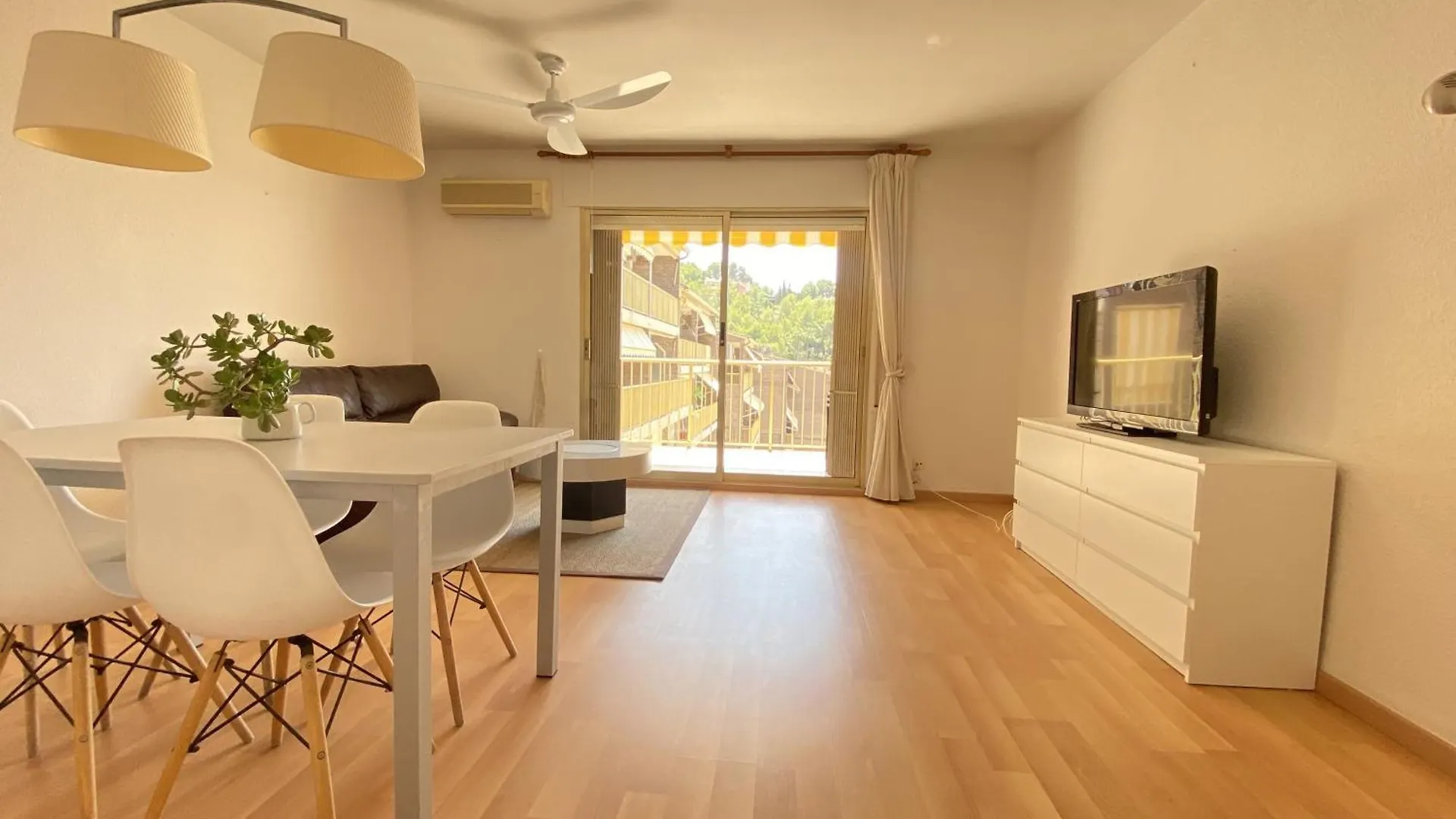 Tarracohomes, Th156 Casa Roser Familiar Y Con Piscina Compartida Tarragona