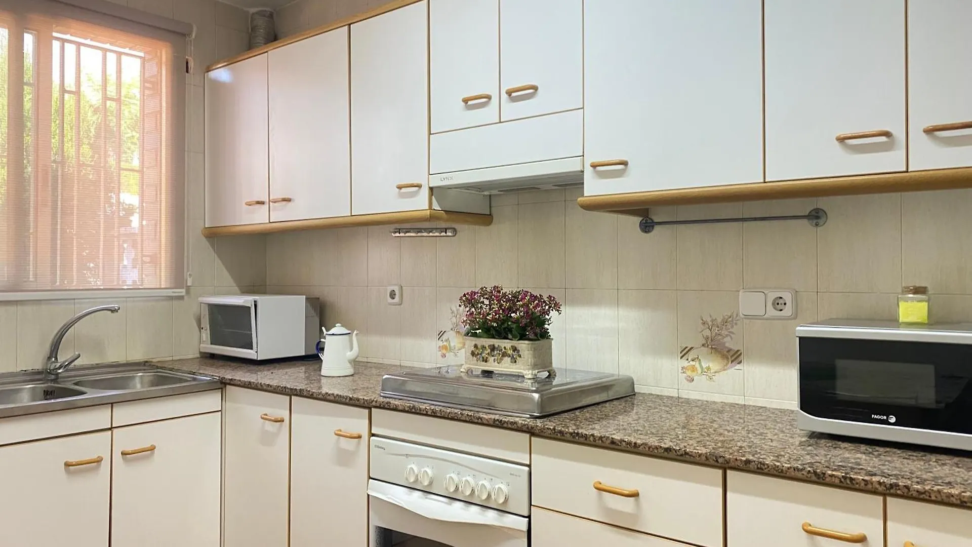 Tarracohomes, Th156 Casa Roser Familiar Y Con Piscina Compartida Tarragona Spain