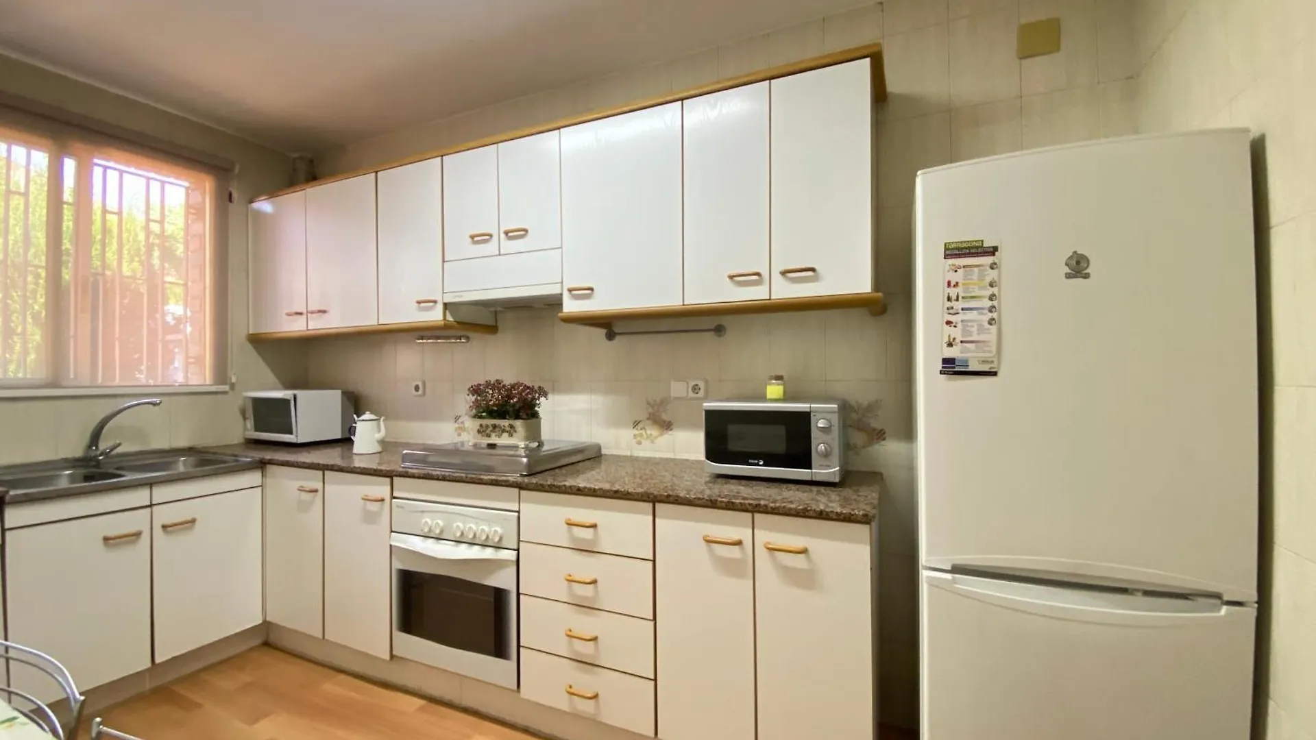 Tarracohomes, Th156 Casa Roser Familiar Y Con Piscina Compartida Tarragona 0*,